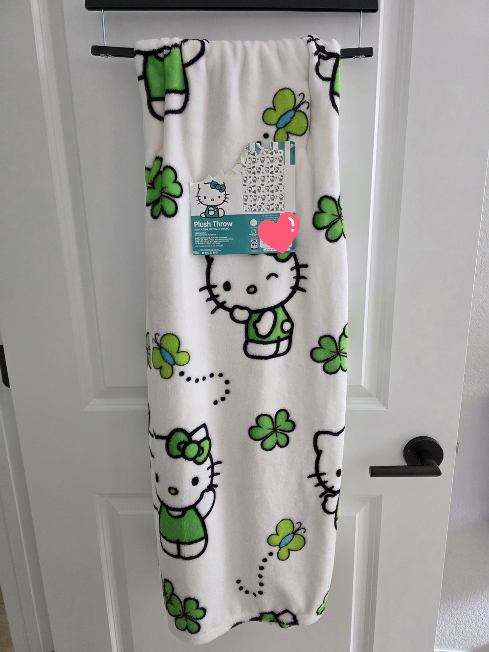 NWT Hello Kitty Plush Throw - White & Bright Green
